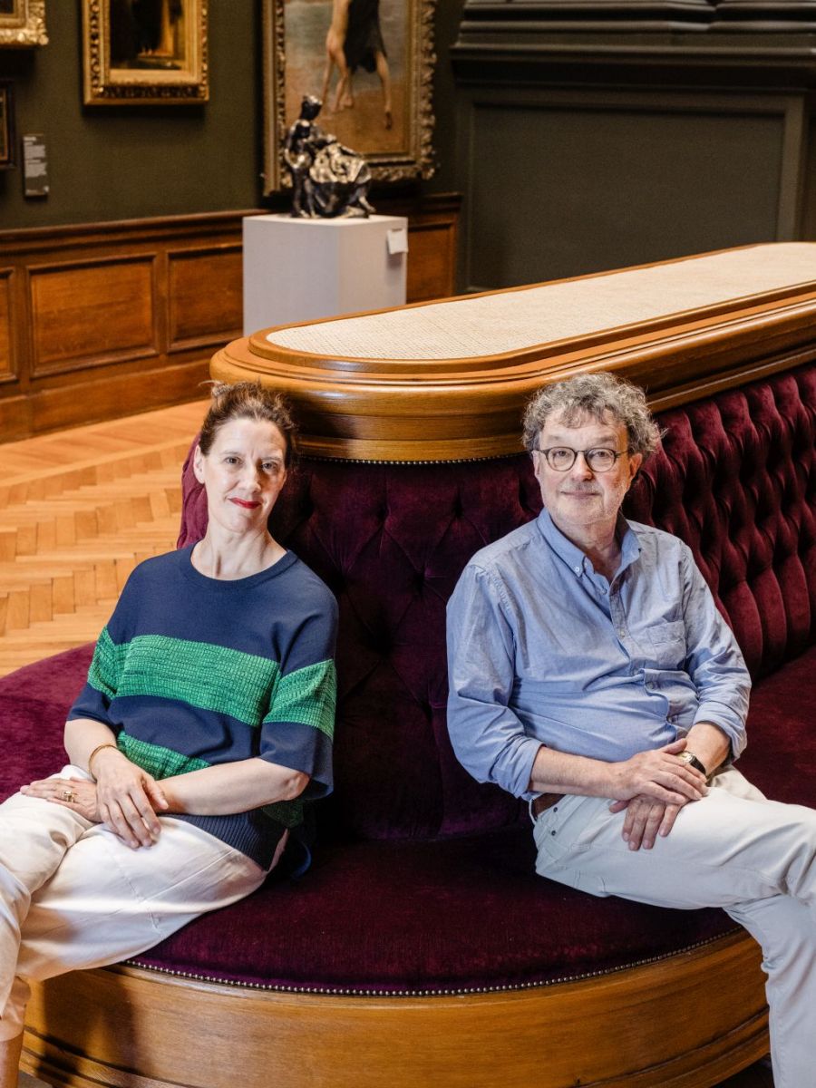 KMSKA-conservator Cathérine Verleysen en gastcurator Eric Rinckhout, foto Sanne De Block